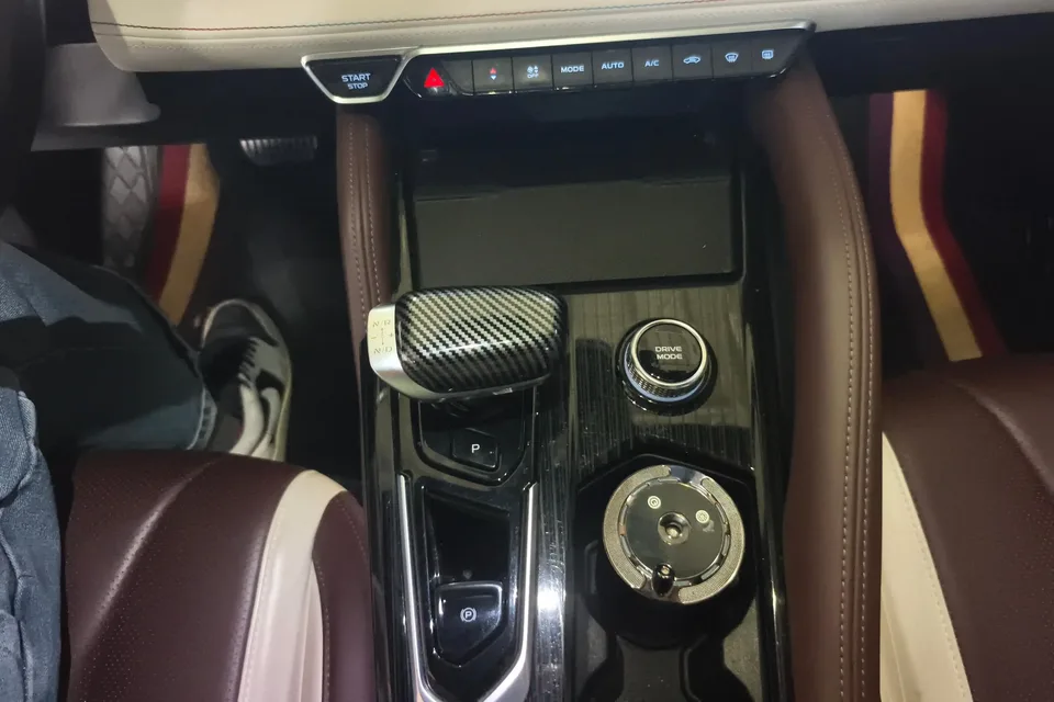 Geely Monjaro Xingyue L 2024 2.0TD High Power Automatic 2WD Yunqi Edition 2024 — миниатюра 3