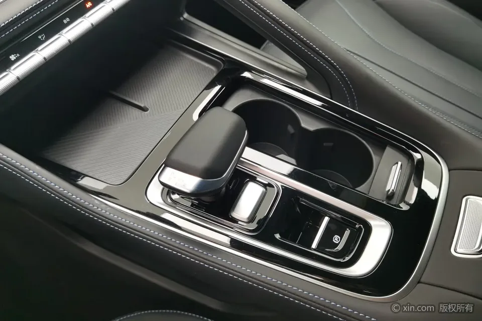 Geely Xing Rui Xingrui 2026 1.5T Dongfang Yao Fuyao Edition 2026 — миниатюра 3