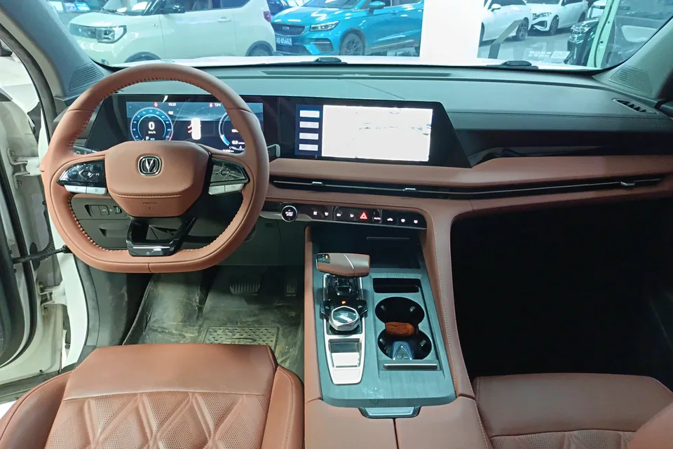 Changan CS75PLUS third generation 1.5T automatic premium model 2023 — миниатюра 3