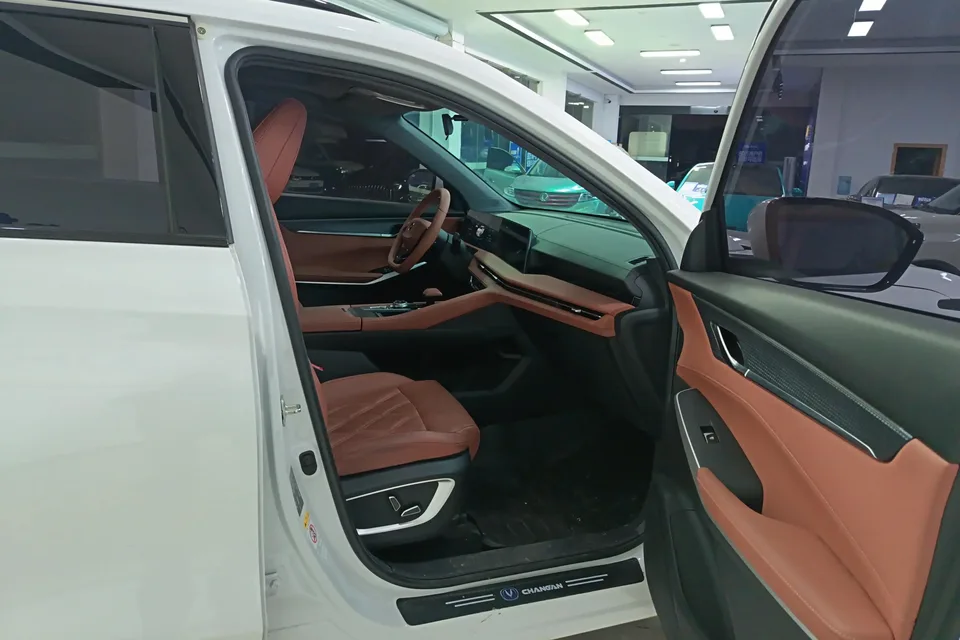 Changan CS75PLUS third generation 1.5T automatic premium model 2023 — миниатюра 4