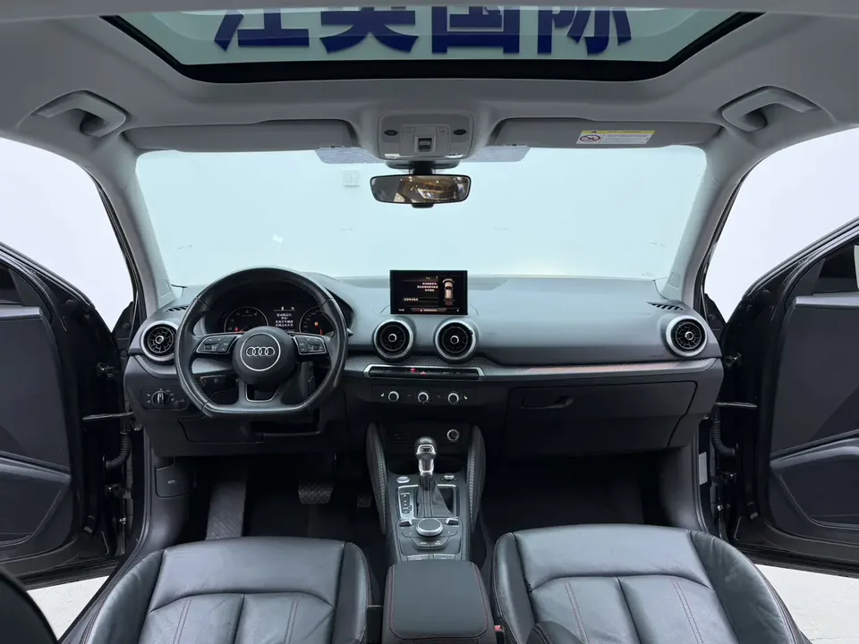 Audi Q2L Audi Q2L 2022 35 TFSI aggressive and dynamic model 2022 — миниатюра 5