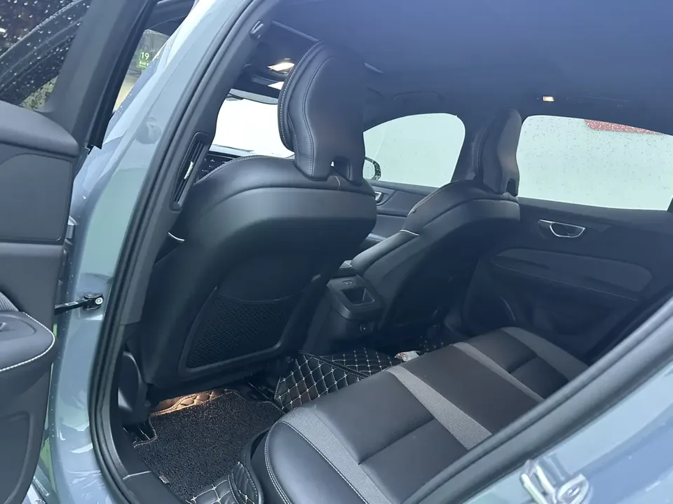 Volvo S60 Volvo S60 2023 B4 Zhiyuan Sports Edition 2022 — миниатюра 3