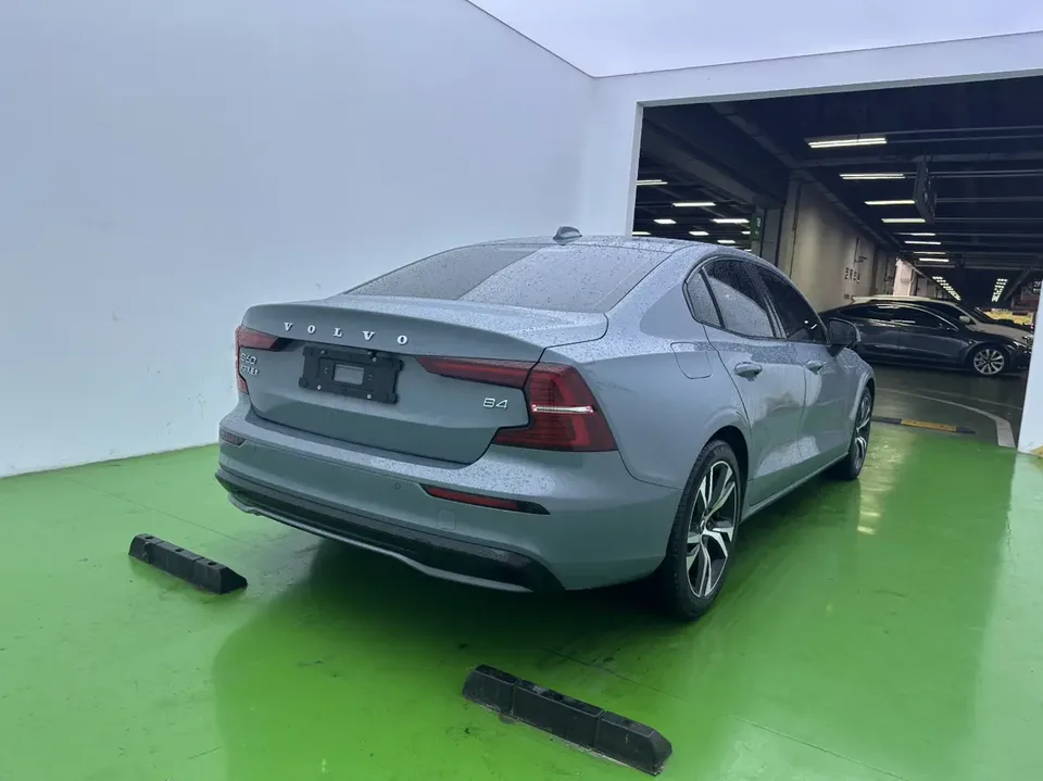 Volvo S60 Volvo S60 2023 B4 Zhiyuan Sports Edition 2022 — миниатюра 4