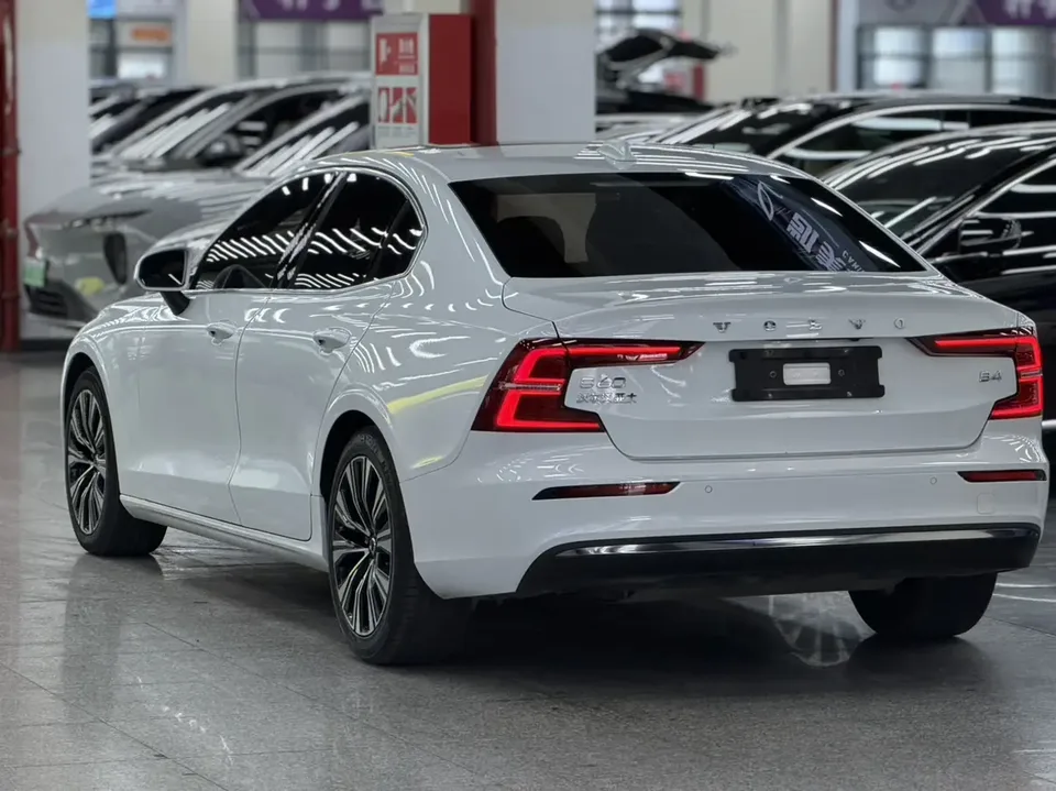 Volvo S60 Volvo S60 2023 B4 Zhiyuan Luxury Edition 2023 — миниатюра 2