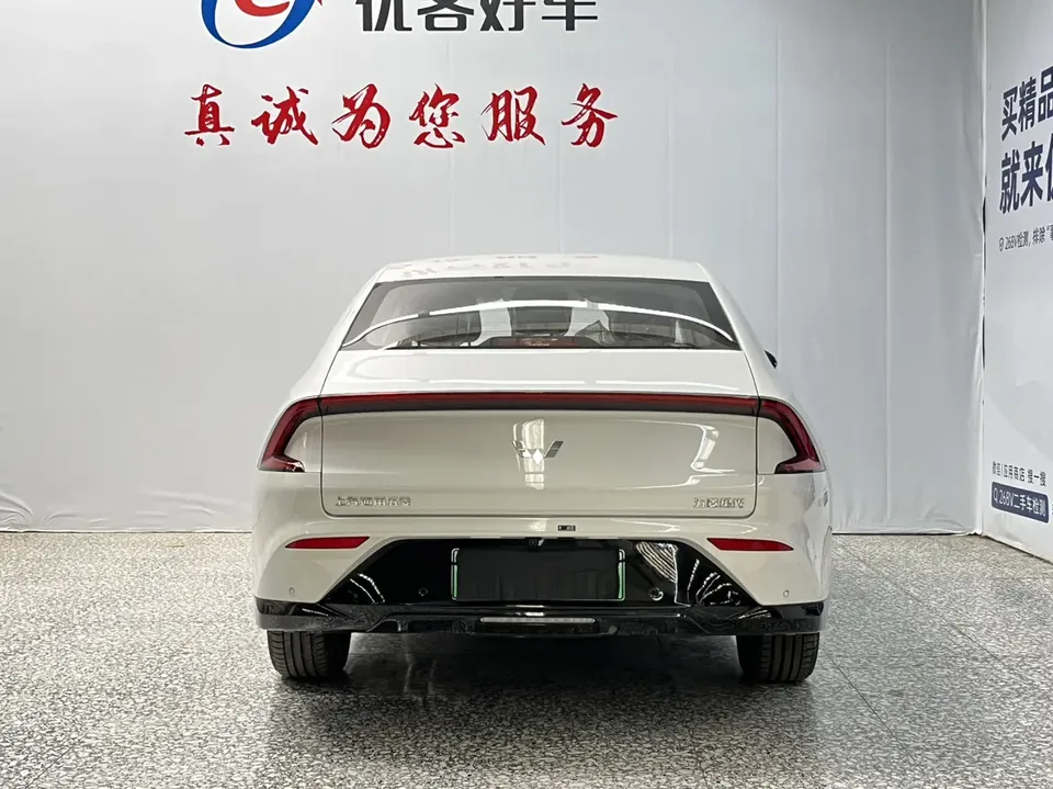 Wuling Starlight PHEV 70km Smart Standard 2026 — миниатюра 2