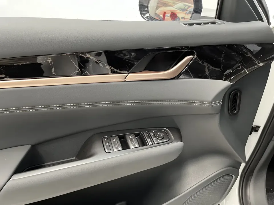 Wuling Starlight PHEV 70km Smart Standard 2026 — миниатюра 3