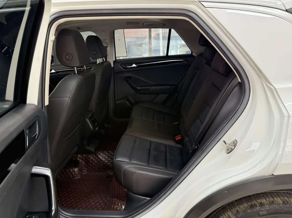 Volkswagen T-Roc Tange 280TSI DSG two-wheel drive comfort PLUS 2023 — миниатюра 5