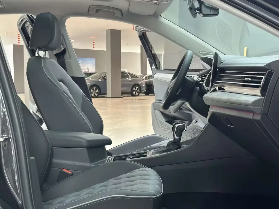 Volkswagen Sagitar Sagitar facelift 300TSI DSG Beyond Edition 2025 — миниатюра 5