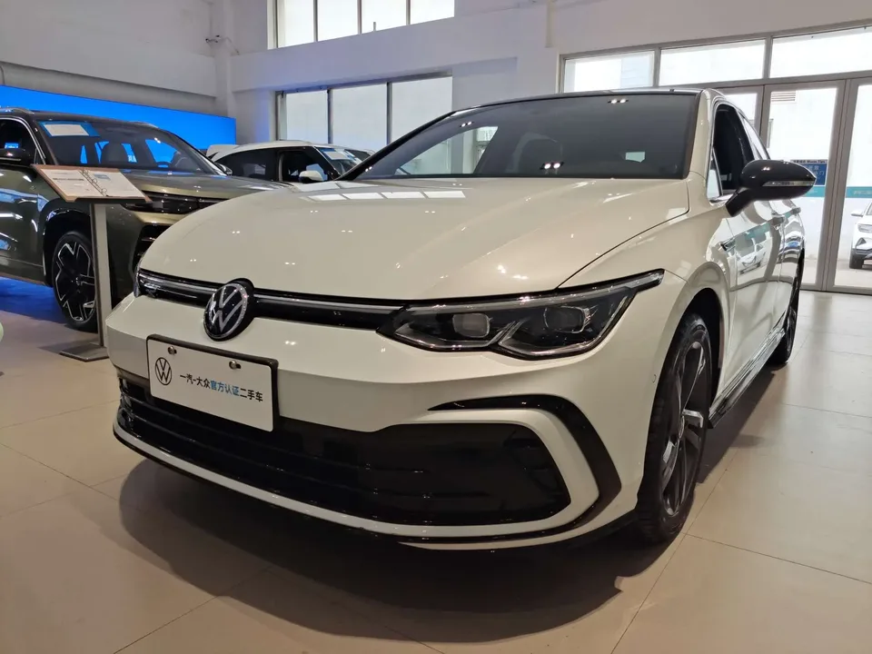 Volkswagen Golf golf 2023 280TSI DSG R-Line Lite 2024 — фото 1, купить с доставкой в Москву