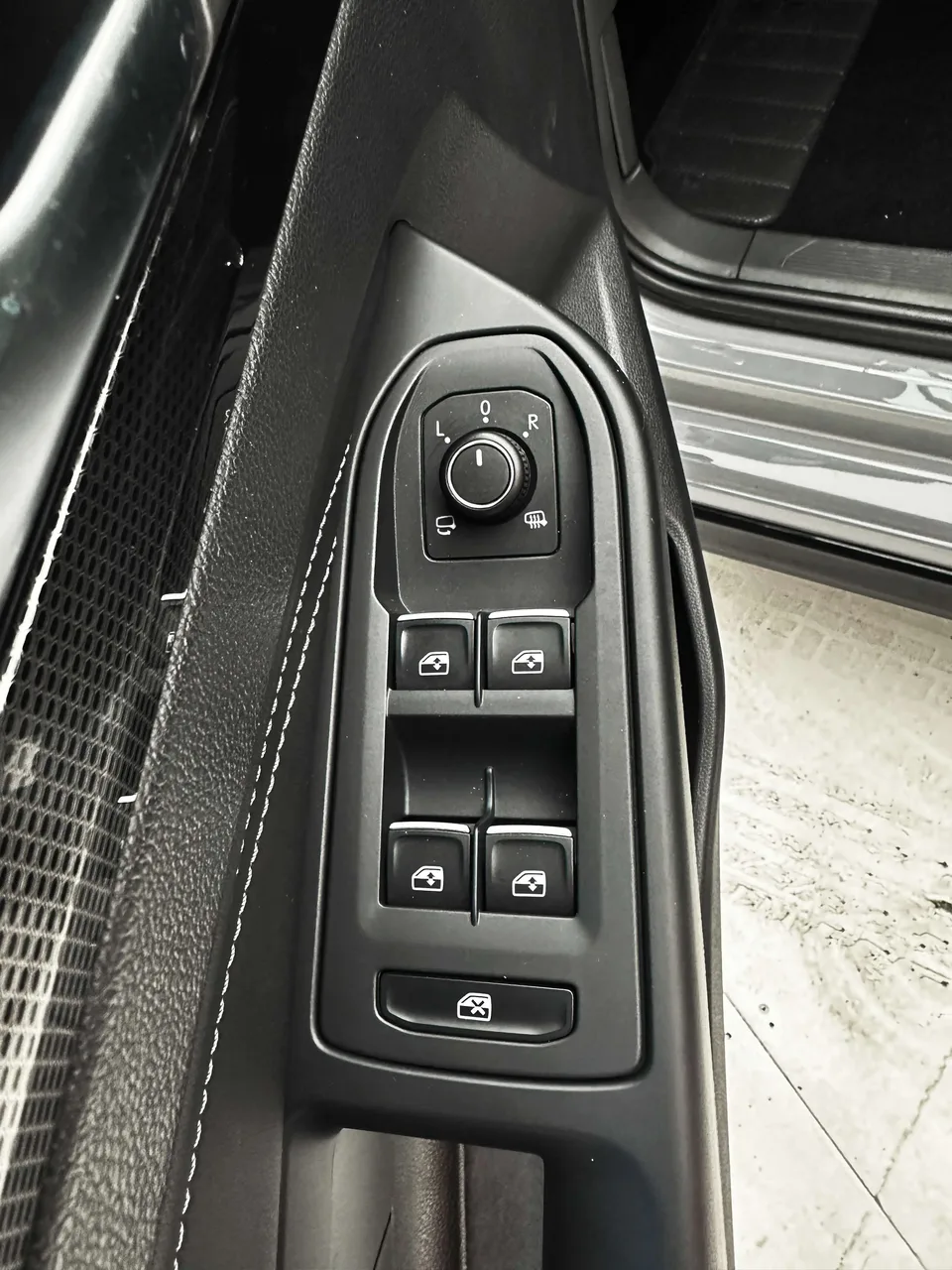 Volkswagen Golf Golf 2021 280TSI DSG R-Line 2022 — фото 1, купить с доставкой в Москву