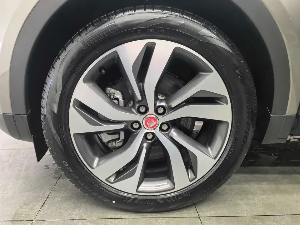 Jaguar E-Pace Jaguar E-PACE 2024 aggressive sports version R-DYNAMIC S 2023 — миниатюра 2