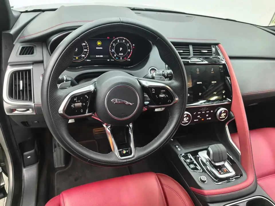 Jaguar E-Pace Jaguar E-PACE 2024 aggressive sports version R-DYNAMIC S 2023 — миниатюра 4
