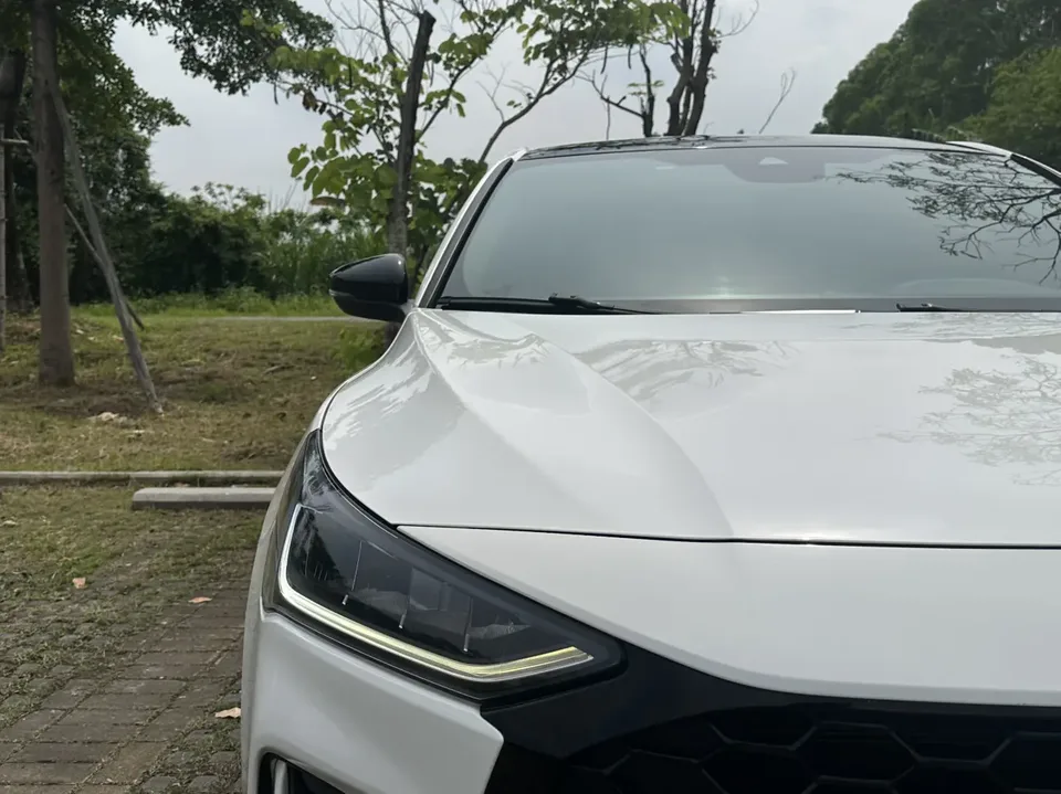 Ford Focus hatchback EcoBoost 180 automatic ST Line 2022 — миниатюра 3