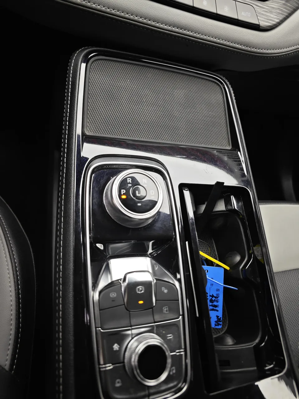 Ford Lingyu PHEV Lingyu PHEV 2025 Platinum Edition 2026 — миниатюра 3