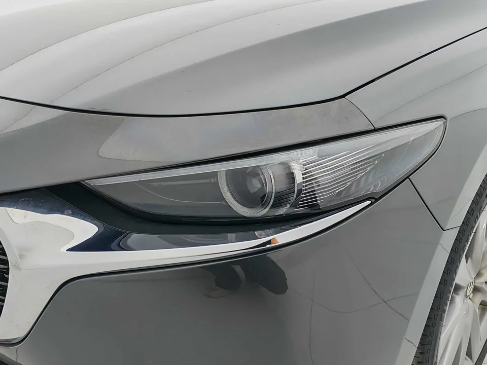 Mazda Axela 2.0L automatic quality version 2022 — миниатюра 4
