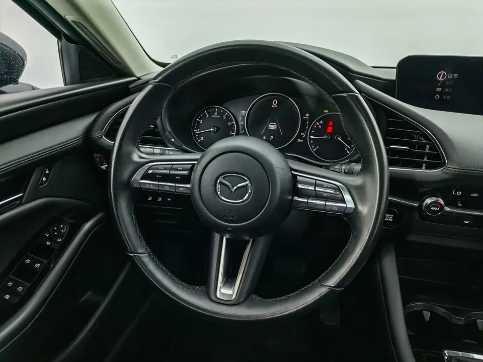 Mazda Axela 2.0L automatic quality version 2022 — миниатюра 5
