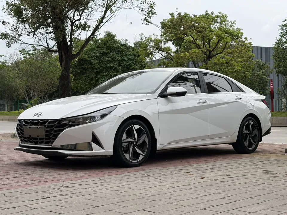 Hyundai Elantra Elantra 2021 Elantra 2021 1.5L CVT LUX Premium Edition 2022 — photo 1, buy with delivery to Moscow