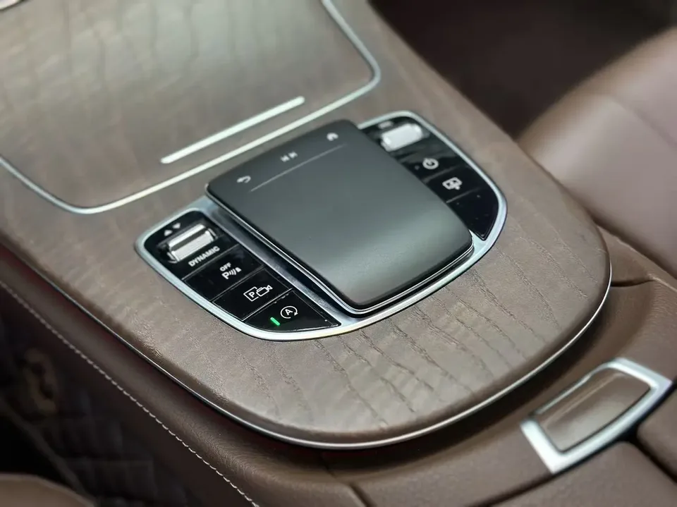 Mercedes-Benz E-Class E-Class 2022 second facelift E 300 L luxury sedan 2022 — thumbnail 2