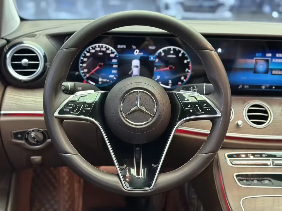Mercedes-Benz E-Class E-Class 2022 second facelift E 300 L luxury sedan 2022 — thumbnail 3