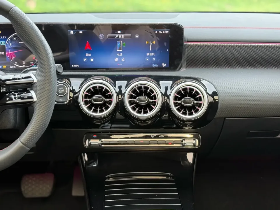 Mercedes-Benz Mercedes Benz A Class second facelift A 200 L fashion version 2024 — миниатюра 4
