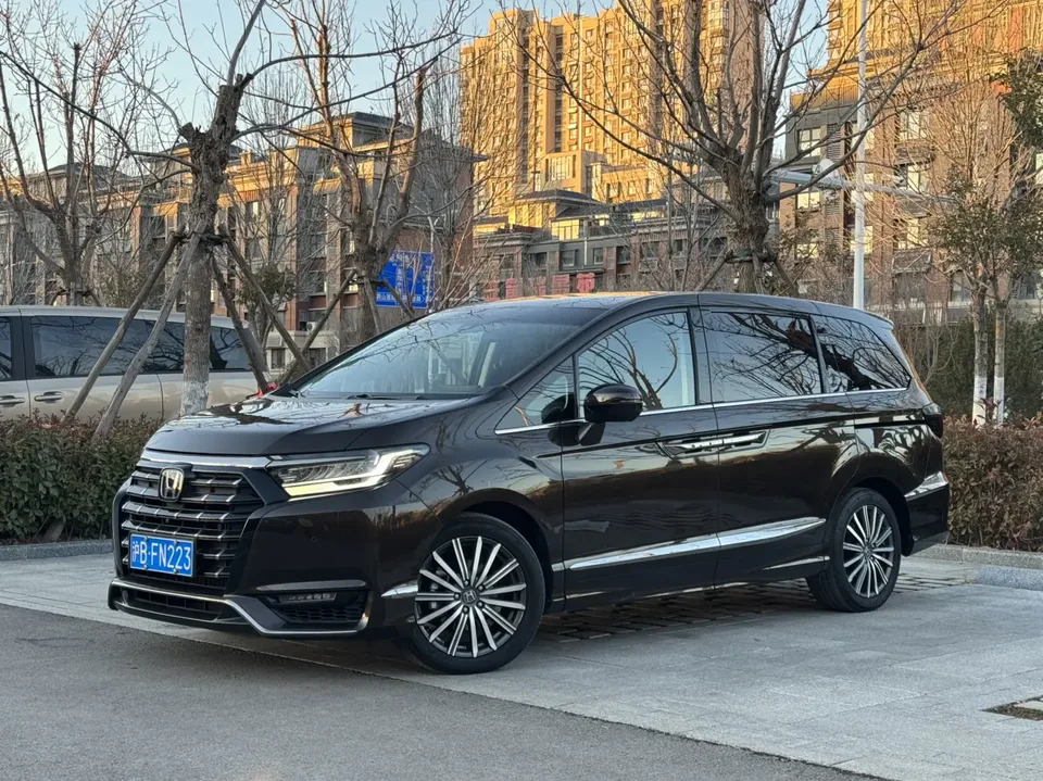 Honda Elysion Alison 2022 2.0L Hybrid Ultimate Edition 2022 — photo 1, buy with delivery to Moscow