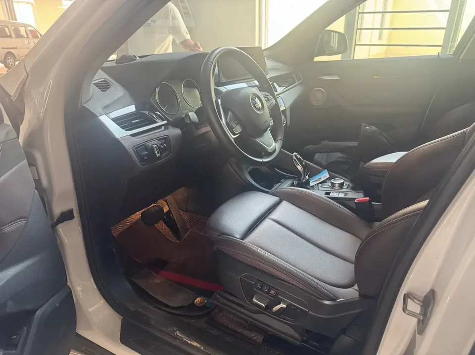 BMW X1 facelift sDrive20Li exclusive model 2022 — миниатюра 3