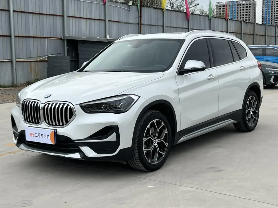 BMW X1 X1 2022 BMW X1 2022 sDrive20Li Fashion Edition 2022 — photo 1, buy with delivery to Moscow