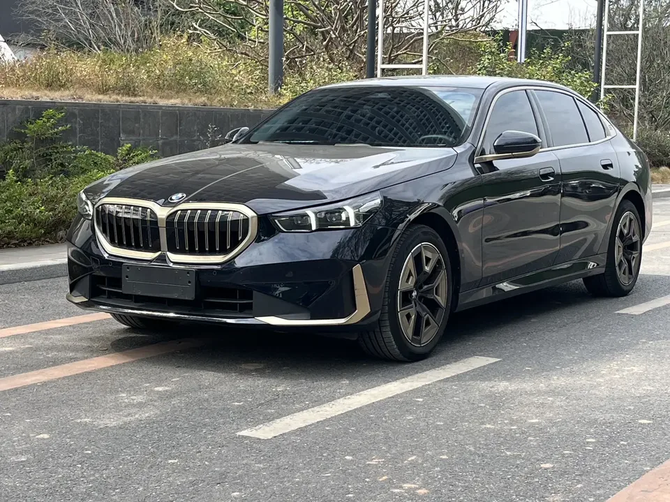 BMW 5 Series 5 Series 2024 525Li M Sports Package 2025 — фото 1, купить с доставкой в Москву