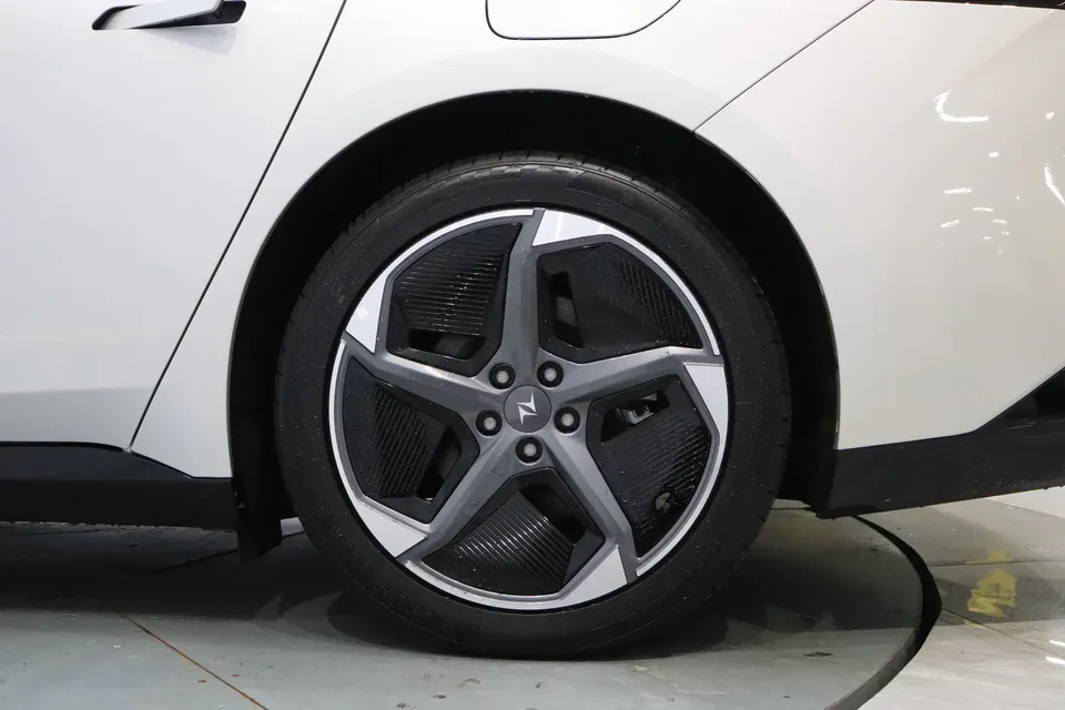 Dongfeng YiPai 007 2025