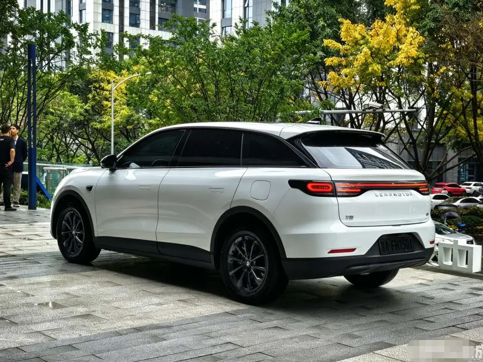 Leapmotor Zero running C11 Zero running C11 2023 Extended Range 180 Comfort Edition 2023 — миниатюра 2