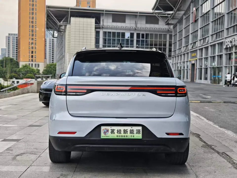 Leapmotor Zero running C11 Zero running C11 2022 Deluxe version of lithium iron phosphate battery 2022 — миниатюра 2