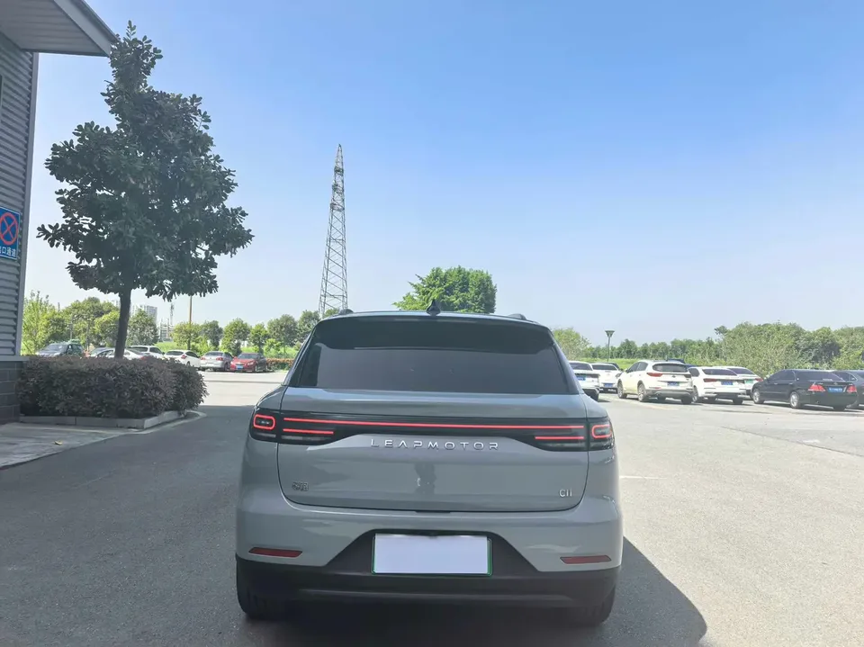 Leapmotor Zero running C11 Pure Electric 580 Premium Edition 2024 — миниатюра 5