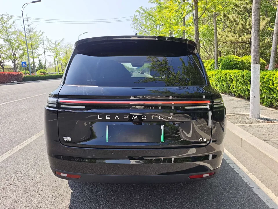 Leapmotor C16 Leapmotor C16 2026 Extended Range 280 LiDAR Premium Edition 6-seater 2025 — миниатюра 2