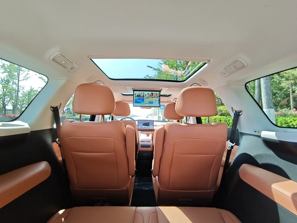 Leapmotor C16 Leapmotor C16 2026 Extended Range 280 LiDAR Premium Edition 6-seater 2025 — миниатюра 5