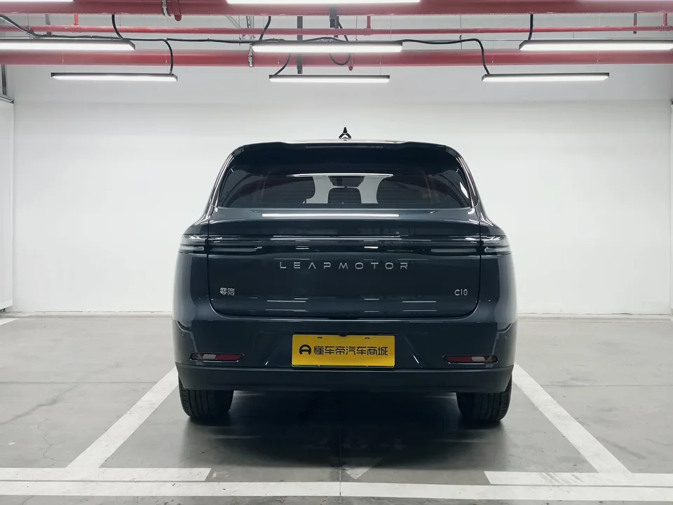 Leapmotor Zero running C10 Pure Electric 530 Comfort Edition 2025 — миниатюра 2