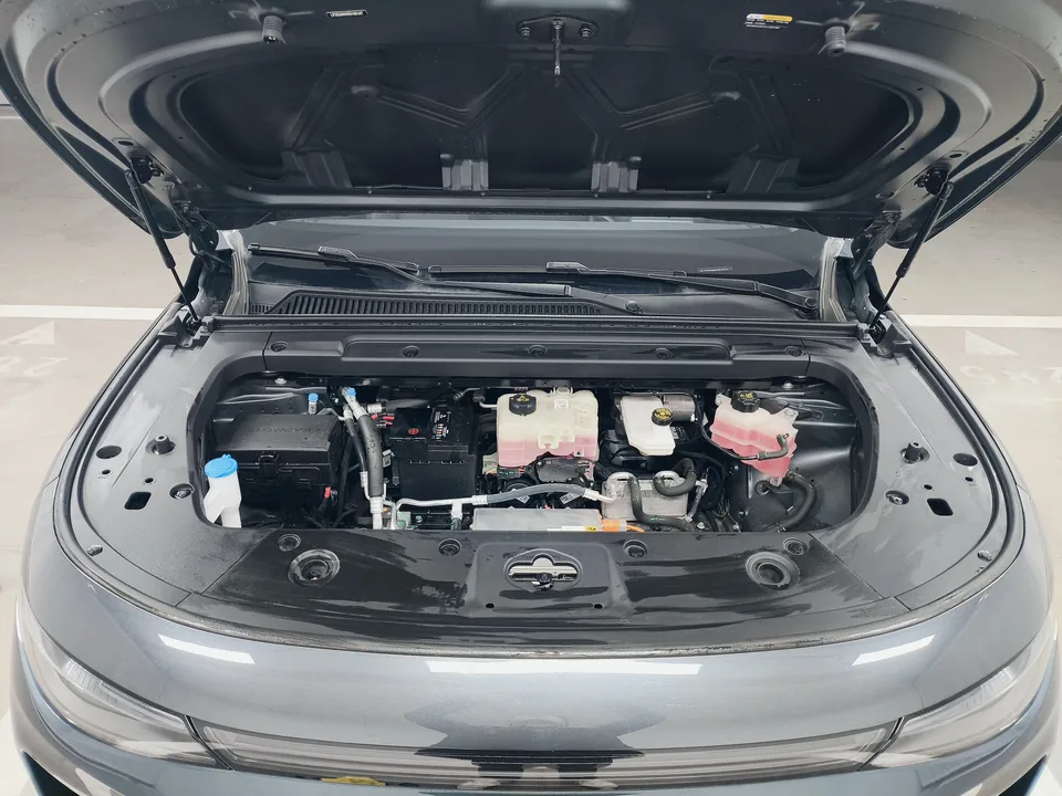 Leapmotor Zero running C10 Pure Electric 530 Comfort Edition 2025 — миниатюра 3