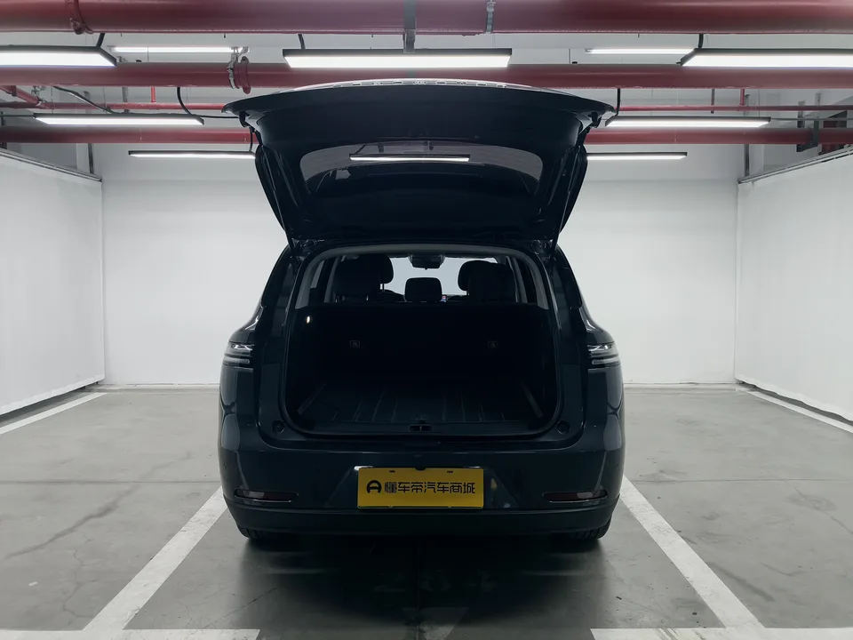 Leapmotor Zero running C10 Pure Electric 530 Comfort Edition 2025 — миниатюра 5