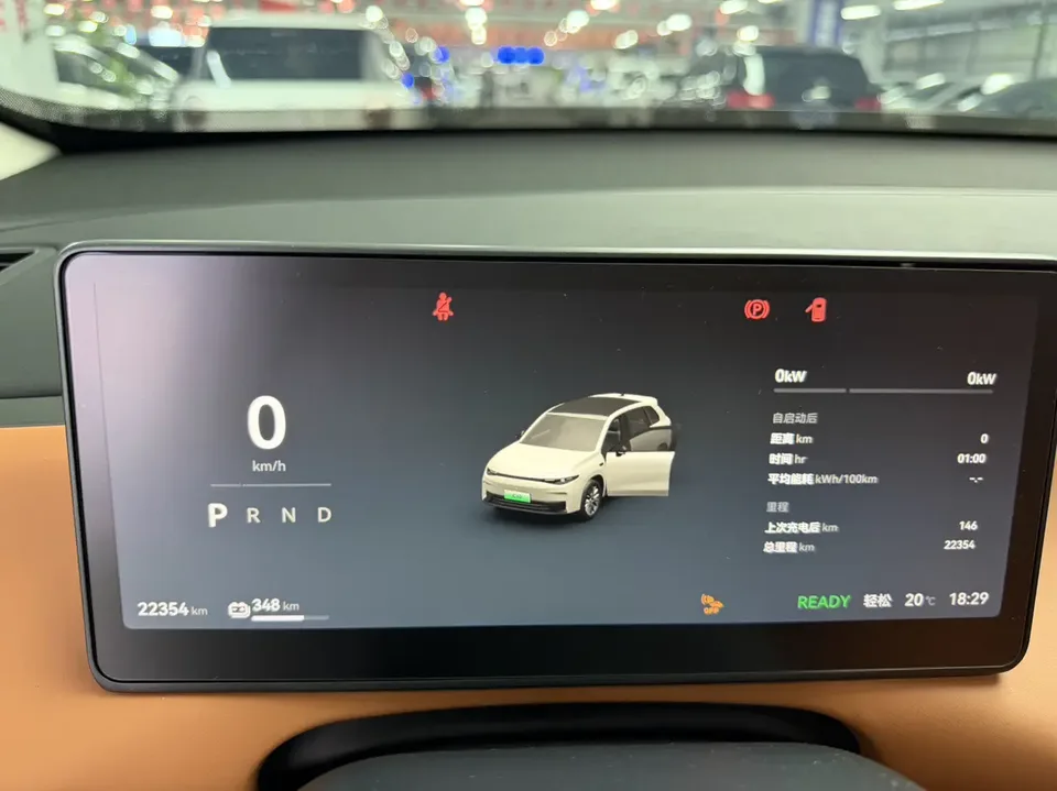 Leapmotor Zero running C10 Pure Electric 530 Smart Edition 2024 — миниатюра 3