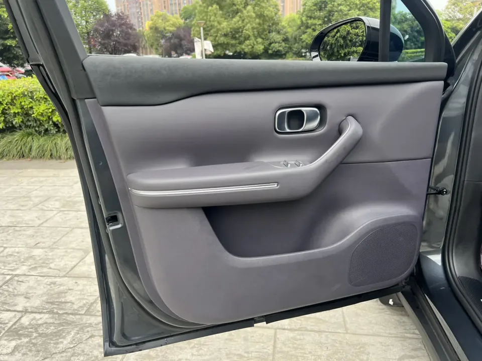 Leapmotor Zero running C10 Pure Electric 410 Comfort Edition 2024 — миниатюра 4