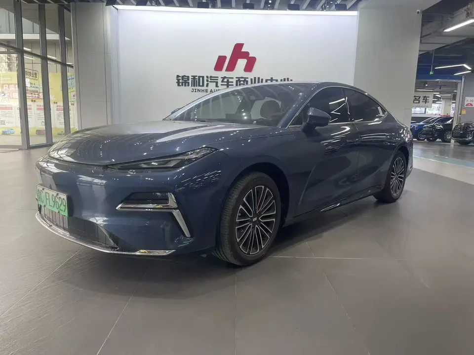 Geely Galaxy Star 8 PHEV 2025