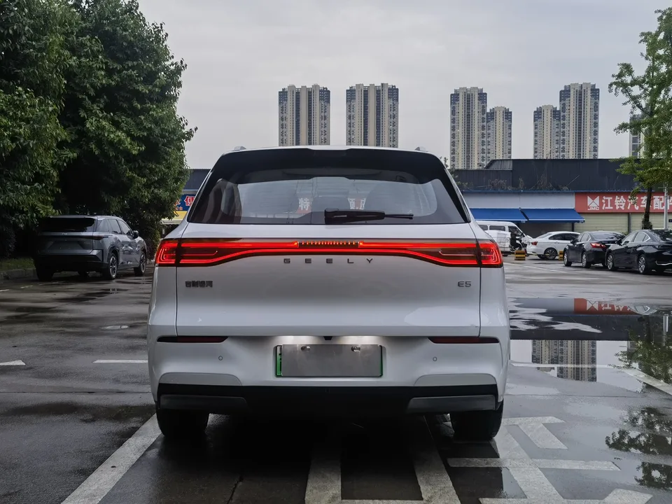Geely Galaxy E5 530km Exploration+ Edition 2025 — миниатюра 2