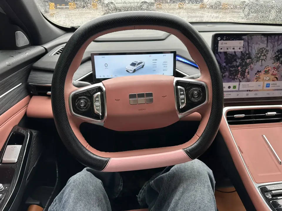 Geely Galaxy L6 1.5 EM-i DHT 140KM Exploration+ Edition 2025 — миниатюра 3