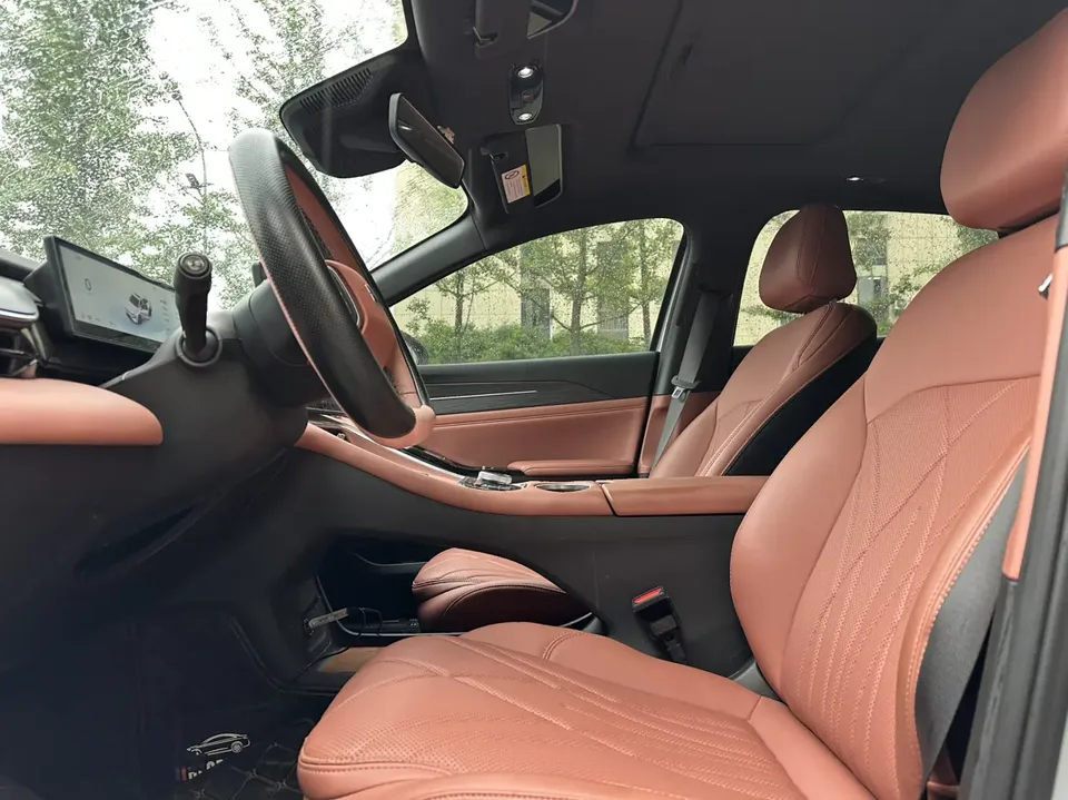 Geely Galaxy L6 1.5 EM-i DHT 140KM Exploration+ Edition 2025 — миниатюра 4