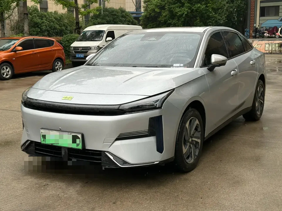 Geely Galaxy L6 2025