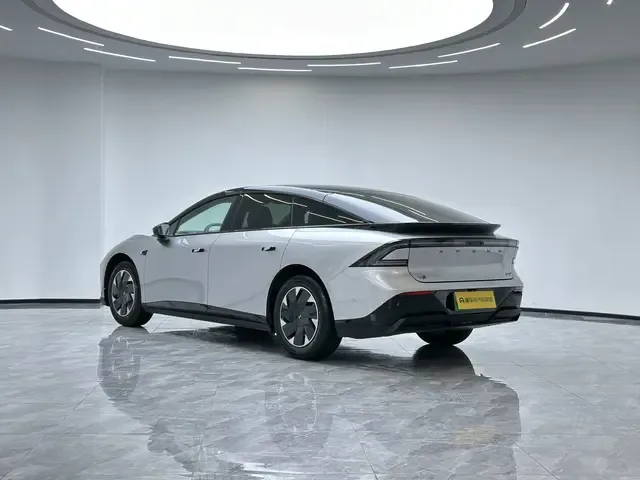 XPeng P7+ long-range Max 2025 — миниатюра 2
