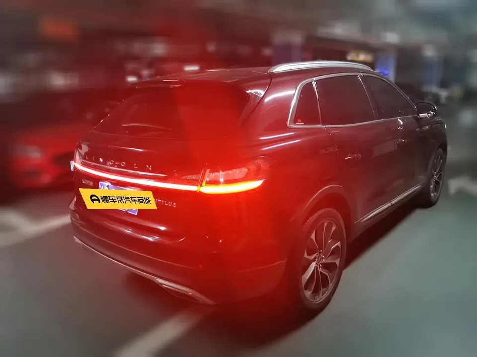 Lincoln Navigator 2.0T 4WD Premium Edition 2022 — миниатюра 4
