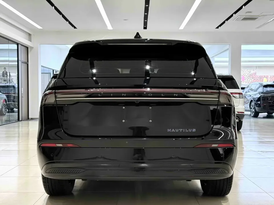 Lincoln Navigator Navigator 2023 2.0T 4WD Hybrid Premium Edition 2024 — миниатюра 2