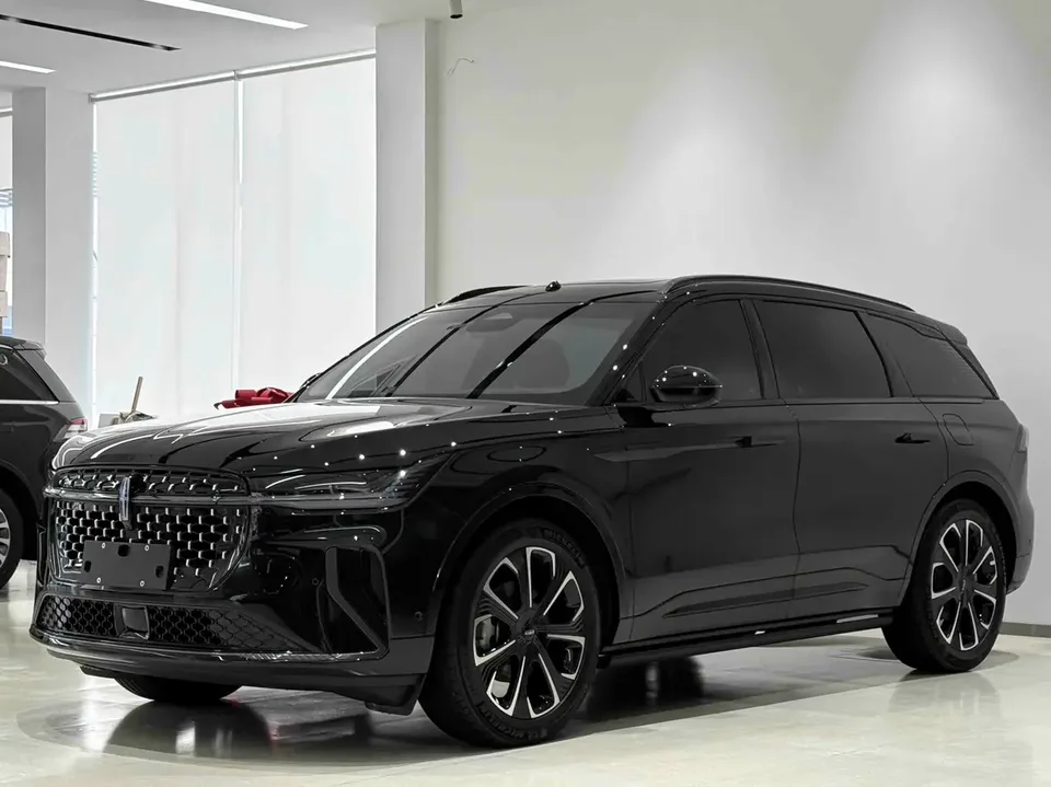 Lincoln Navigator Navigator 2023 2.0T 4WD Hybrid Premium Edition 2024 — фото 1, купить с доставкой в Москву