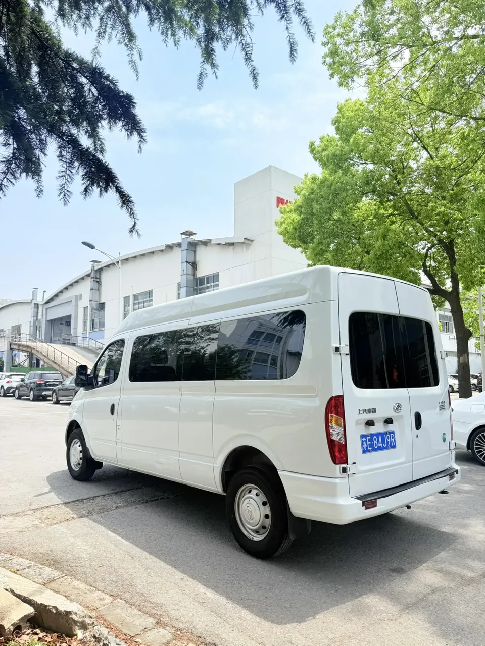 Datong Xintu V80 Facelift Value Edition 2.0T Manual Aoyuntong Long Wheelbase Mid-Top 127HP 6-9 Seats 2026 — миниатюра 4
