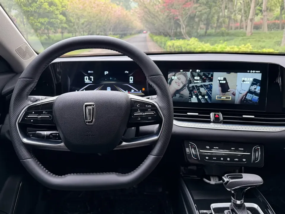 FAW Bestune B70 Besturn B70 2022 third generation 1.5T automatic enjoyment model 2024 — thumbnail 5